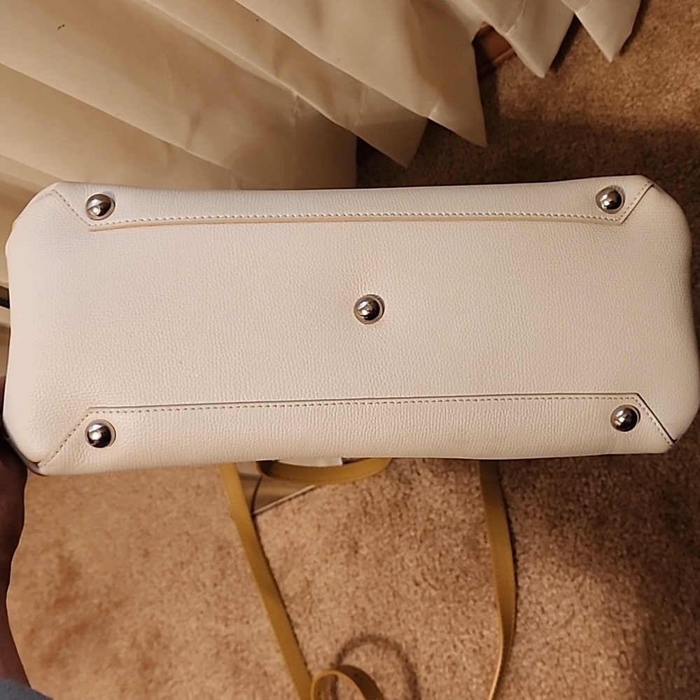 Burberry Banner Leather Tote Bag in Ivory with Tan leather details - Picture 15 of 16
